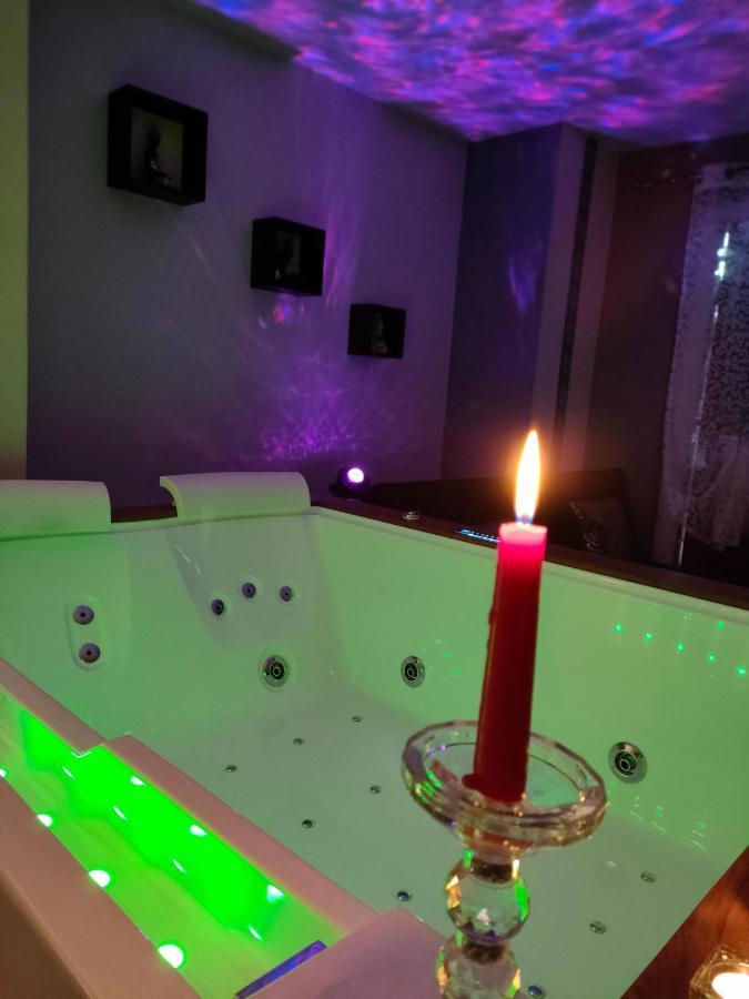 Loft Avec Baignoire Spa Lecrin Romantique Ochancourt Bagian luar foto