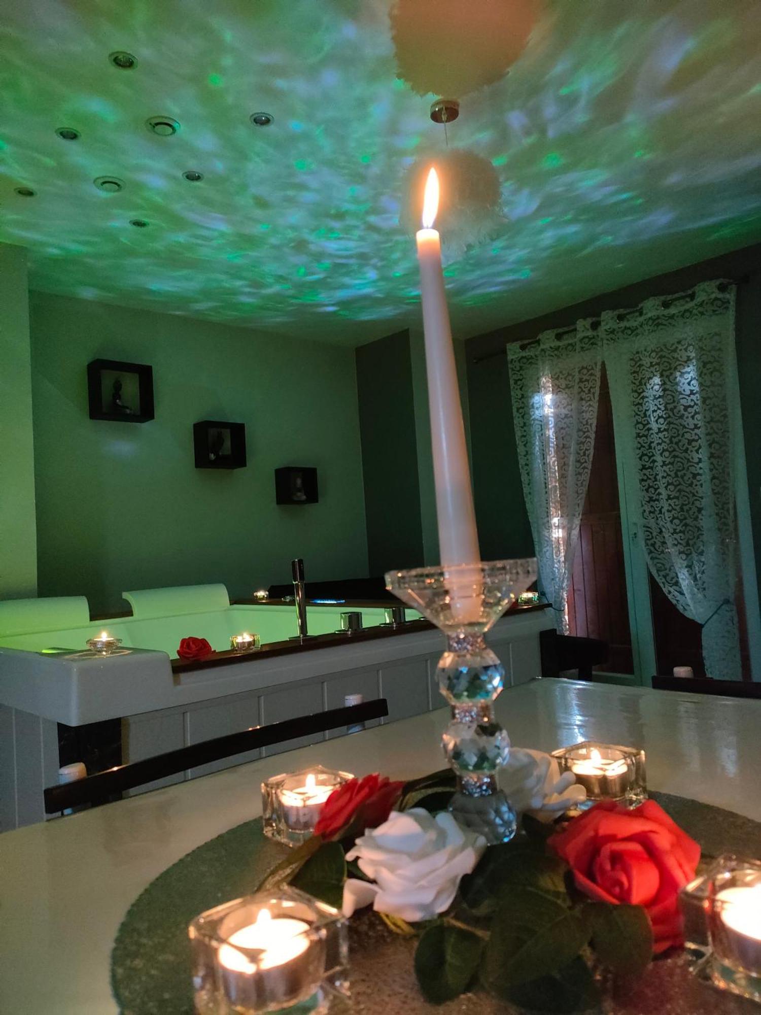 Loft Avec Baignoire Spa Lecrin Romantique Ochancourt Ruang foto