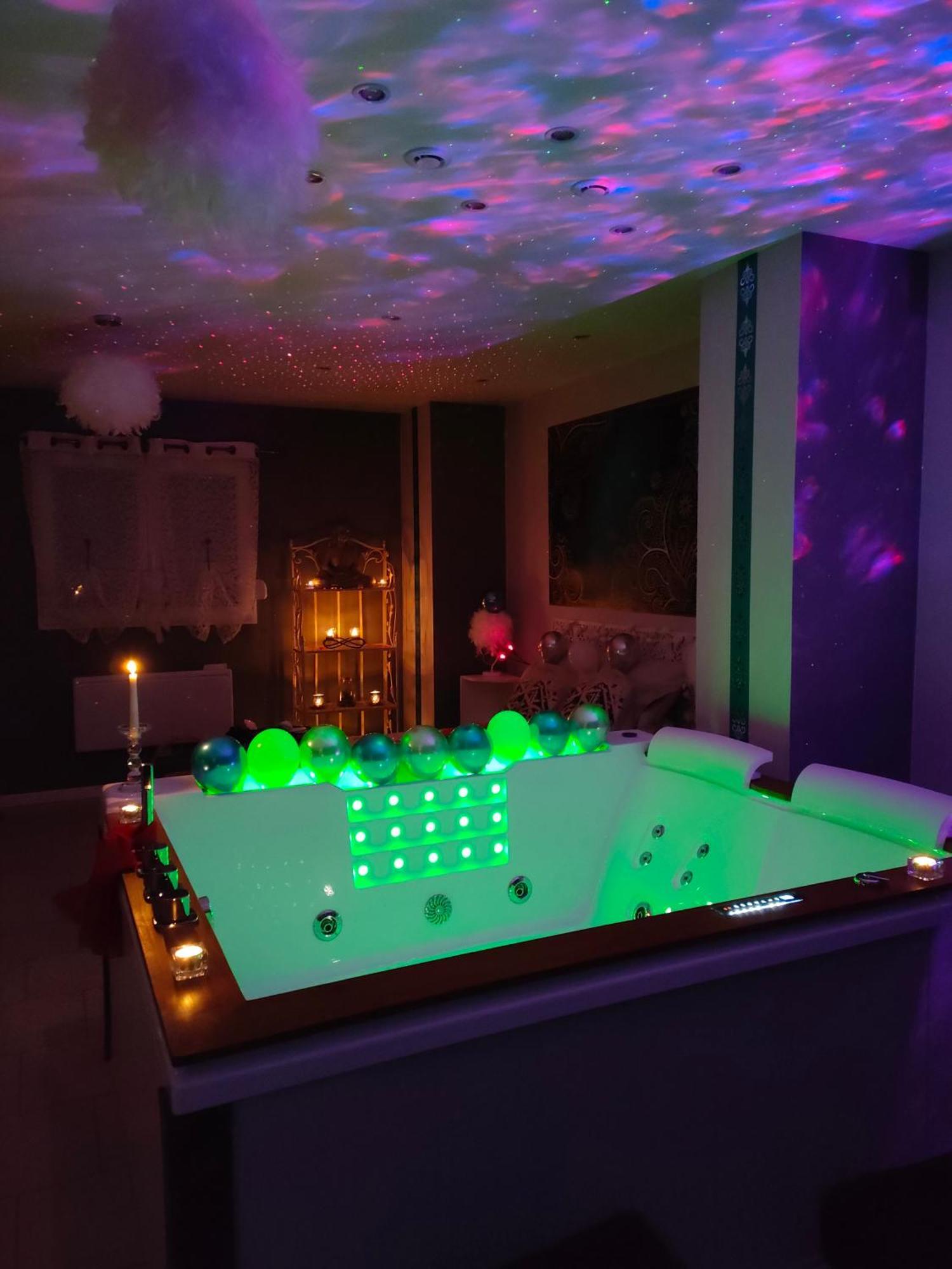 Loft Avec Baignoire Spa Lecrin Romantique Ochancourt Ruang foto